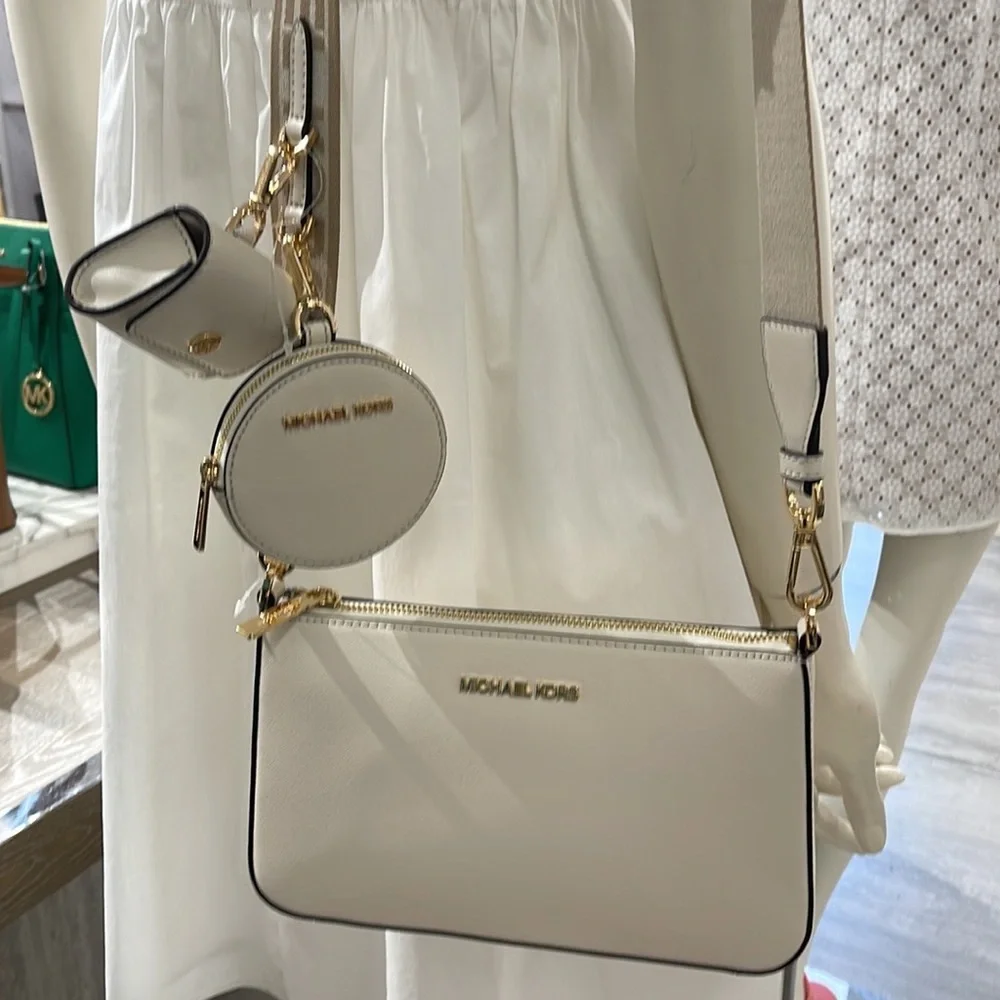 MICHAEL KORS
Jet Set Saffiano Leather Crossbody Bag with Case Apple Airpods Pro® - Picture 14 of 16